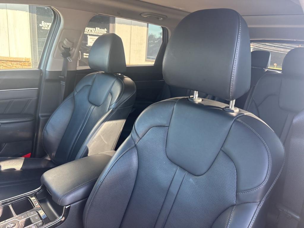 used 2025 Kia Sorento car, priced at $35,500