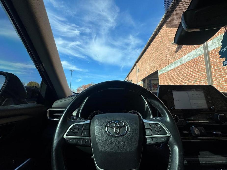 used 2022 Toyota Highlander car, priced at $33,459