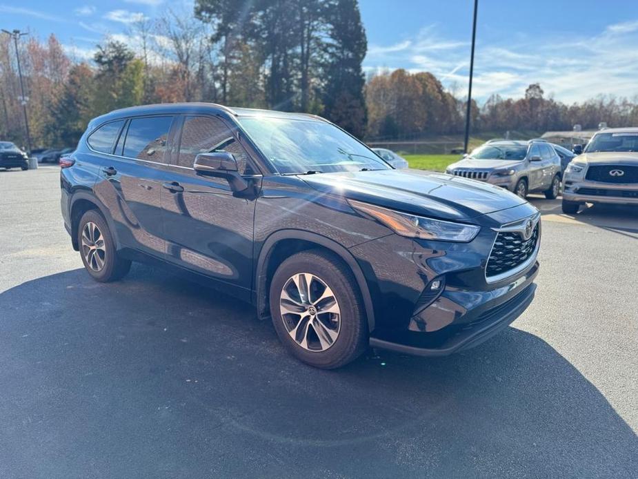 used 2022 Toyota Highlander car, priced at $33,459