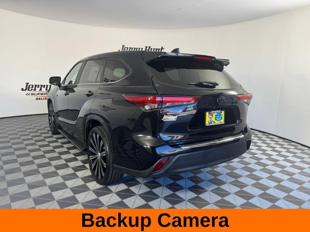 used 2023 Toyota Highlander car, priced at $31,900