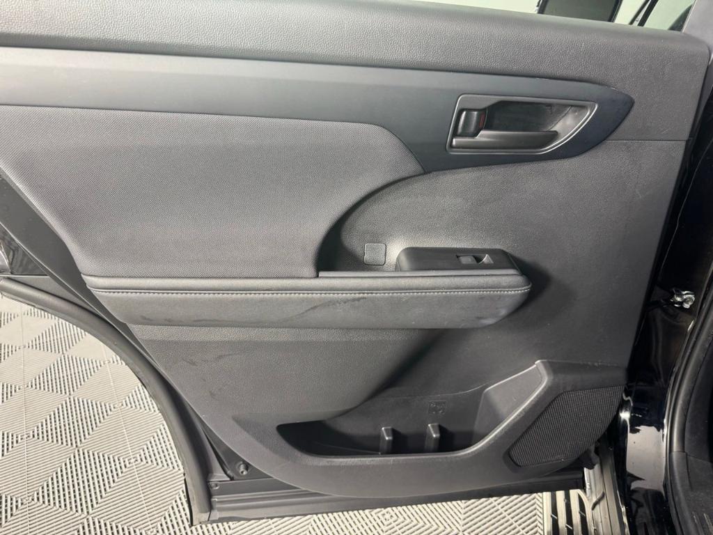used 2023 Toyota Highlander car, priced at $31,900