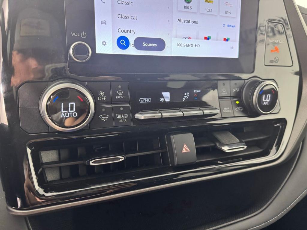 used 2023 Toyota Highlander car, priced at $31,900