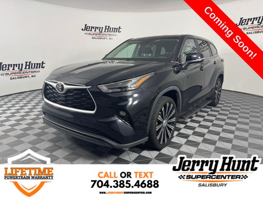 used 2023 Toyota Highlander car, priced at $31,900
