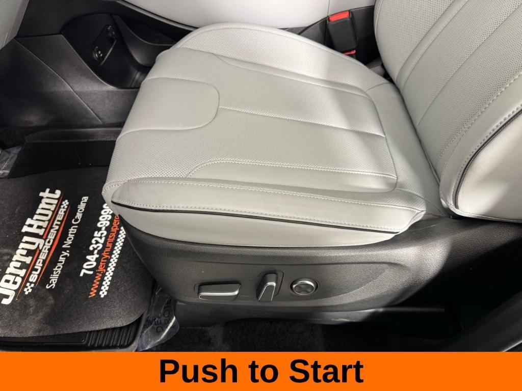 used 2025 Hyundai Palisade car, priced at $38,788