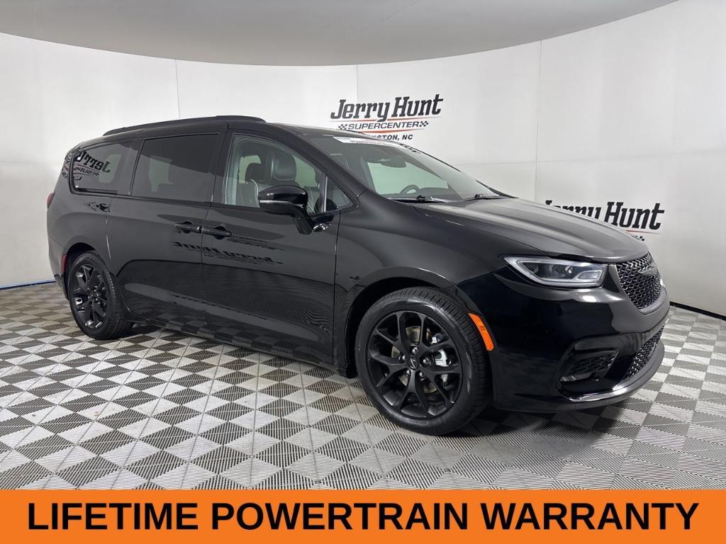 used 2025 Chrysler Pacifica car, priced at $36,988