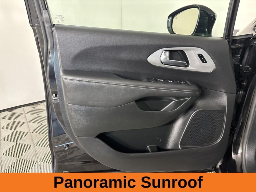 used 2025 Chrysler Pacifica car, priced at $36,988