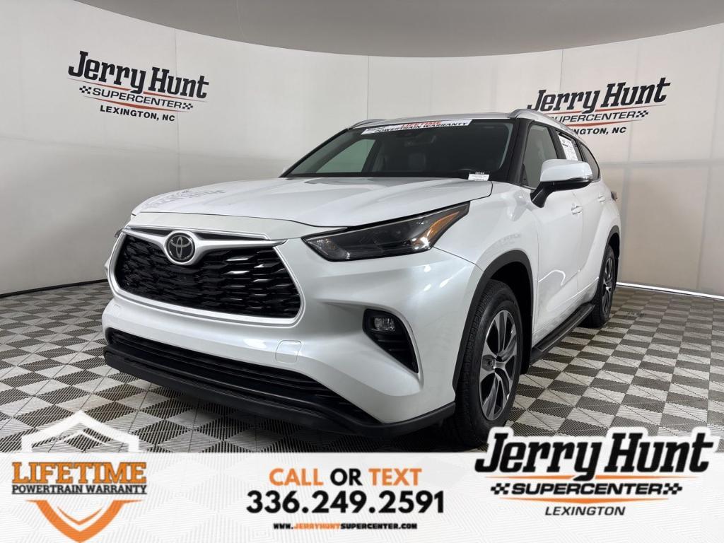 used 2023 Toyota Highlander car, priced at $36,877