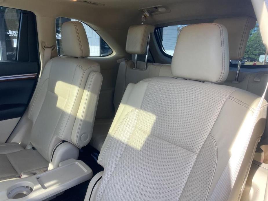 used 2018 Toyota Highlander Hybrid car, priced at $27,987