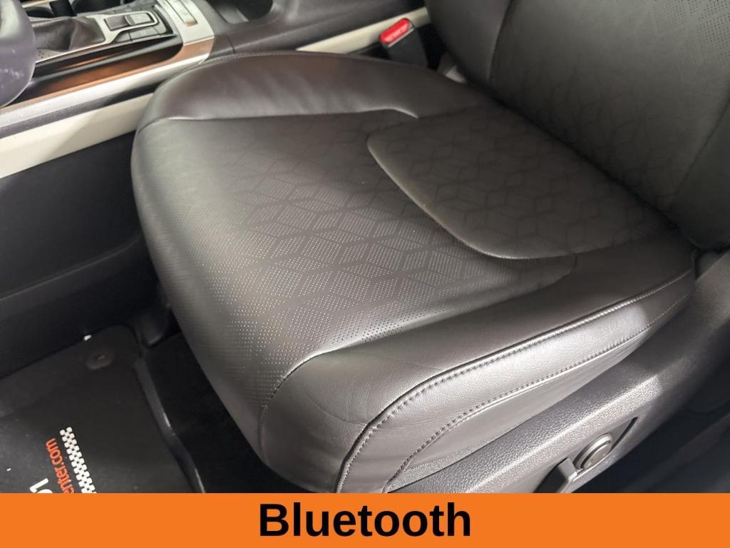 used 2024 Kia Carnival car, priced at $31,400