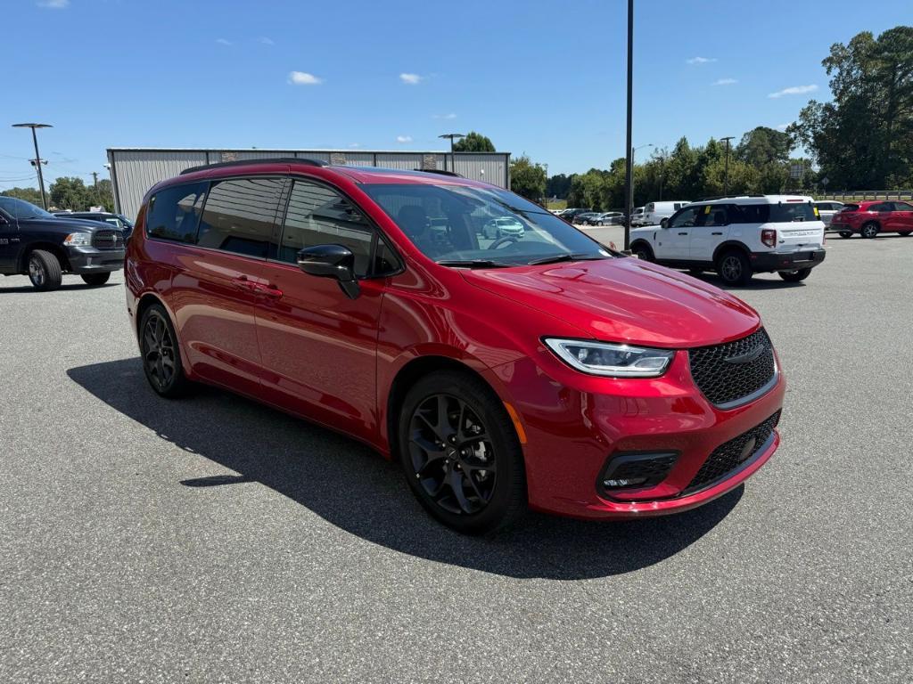 used 2025 Chrysler Pacifica car, priced at $39,127