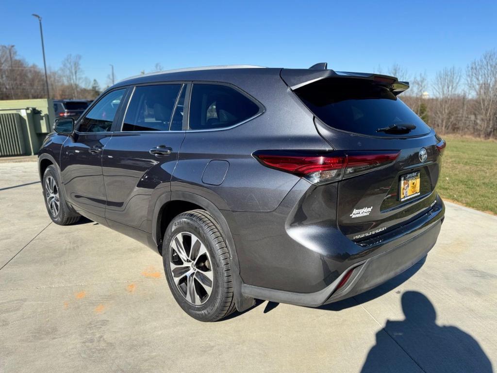 used 2023 Toyota Highlander car, priced at $32,000