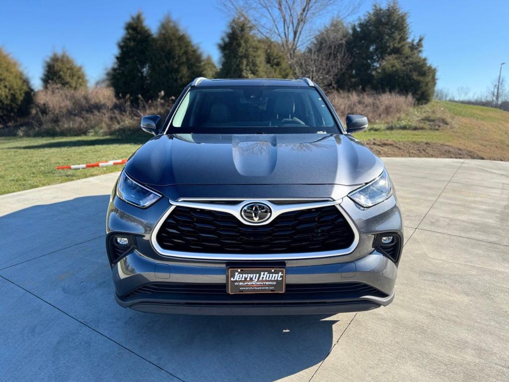 used 2023 Toyota Highlander car, priced at $32,000