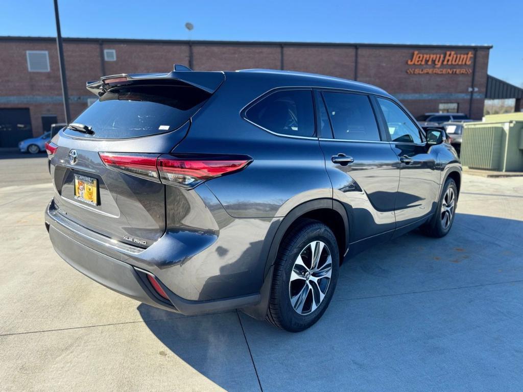 used 2023 Toyota Highlander car, priced at $32,000