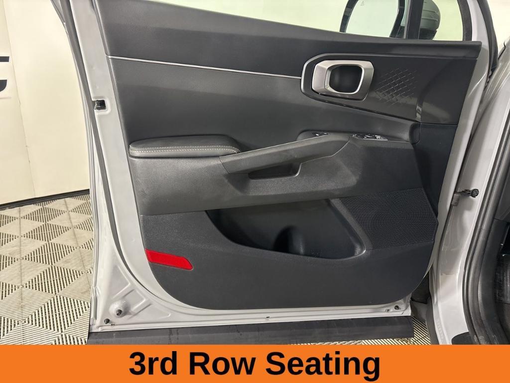 used 2024 Kia Sorento car, priced at $33,736