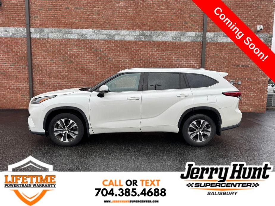 used 2021 Toyota Highlander car, priced at $33,000