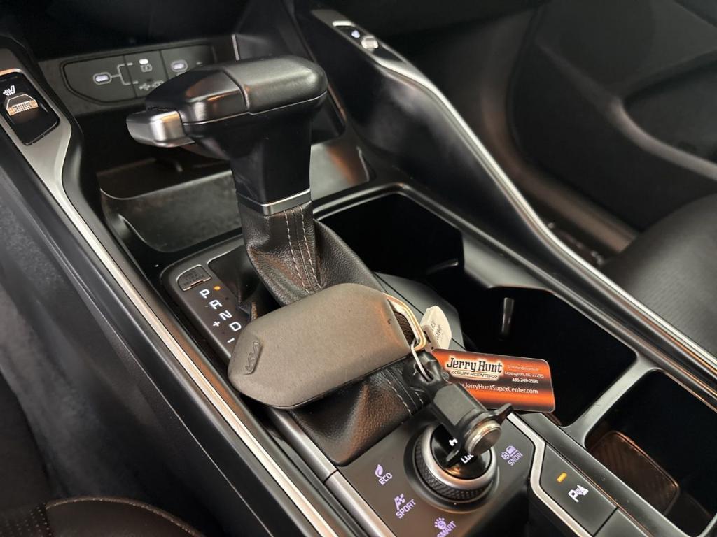 used 2024 Kia Sorento car, priced at $30,272