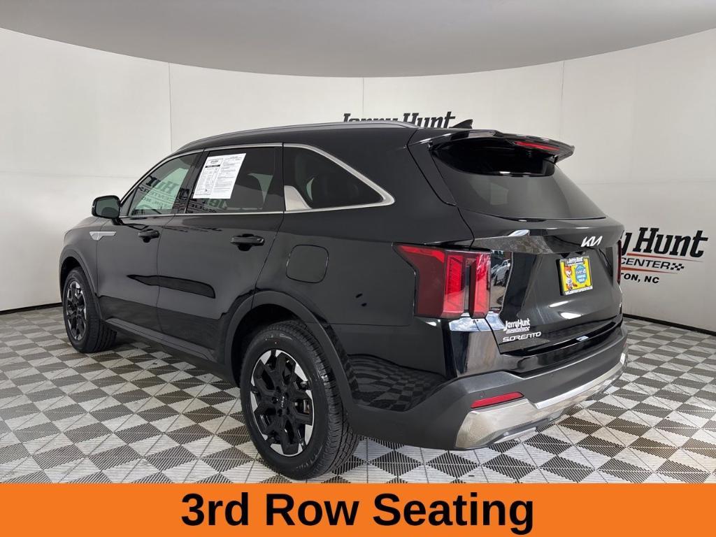 used 2024 Kia Sorento car, priced at $30,272