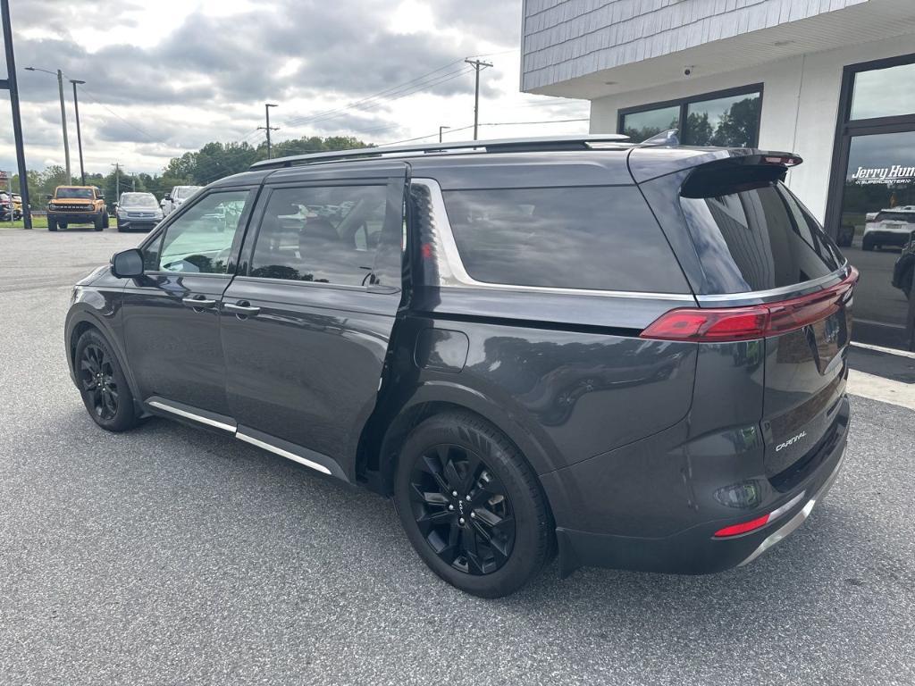 used 2024 Kia Carnival car, priced at $43,499