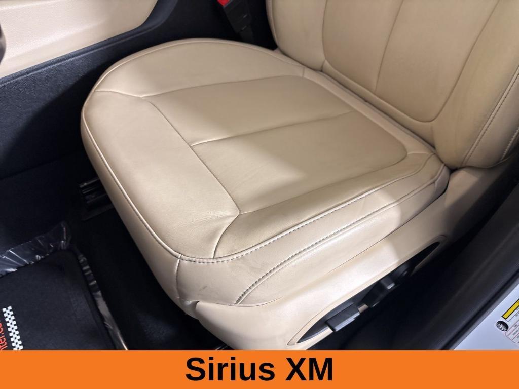used 2022 Jeep Grand Cherokee car, priced at $32,988