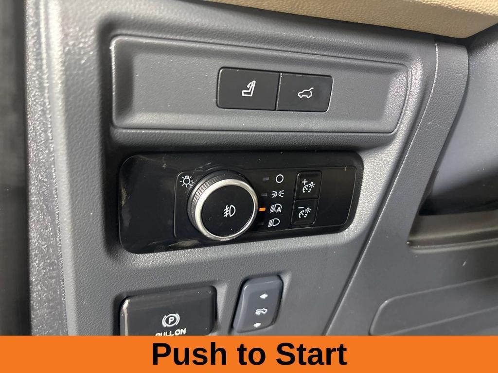 used 2024 Ford Expedition car, priced at $50,558