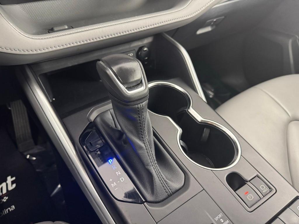 used 2022 Toyota Highlander car, priced at $33,000