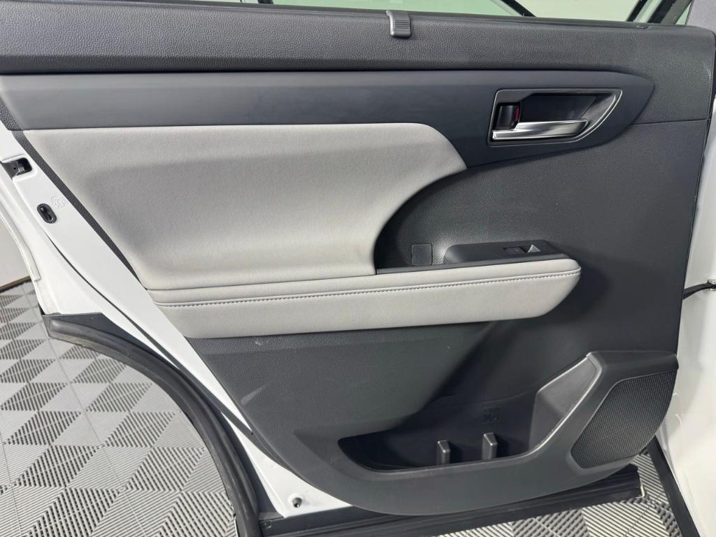 used 2022 Toyota Highlander car, priced at $33,000
