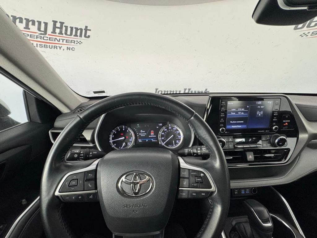 used 2022 Toyota Highlander car, priced at $33,936