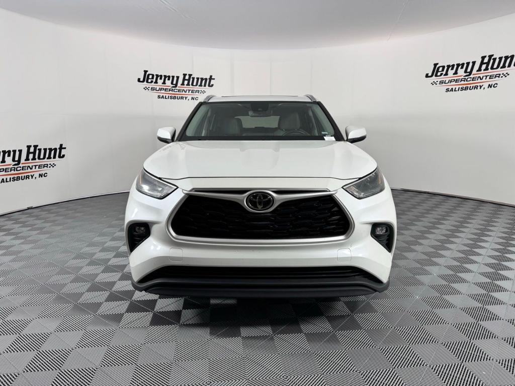 used 2022 Toyota Highlander car, priced at $33,936