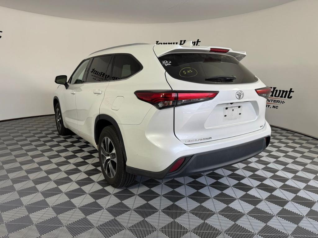 used 2022 Toyota Highlander car, priced at $33,936