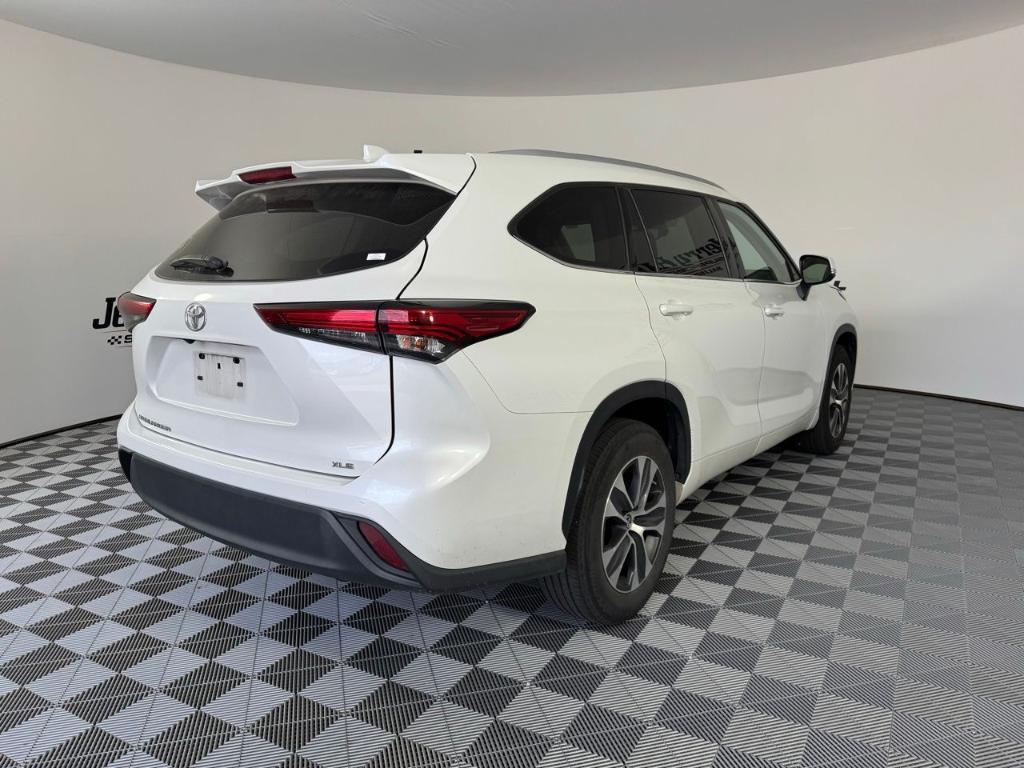 used 2022 Toyota Highlander car, priced at $33,936