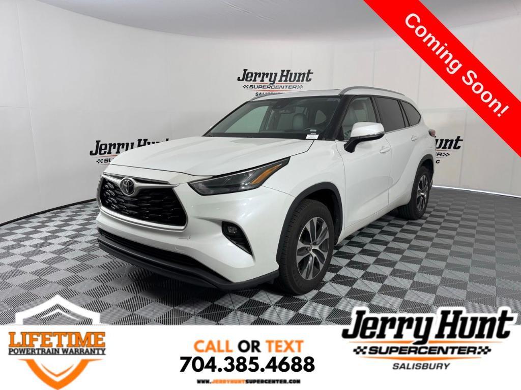 used 2022 Toyota Highlander car, priced at $33,936