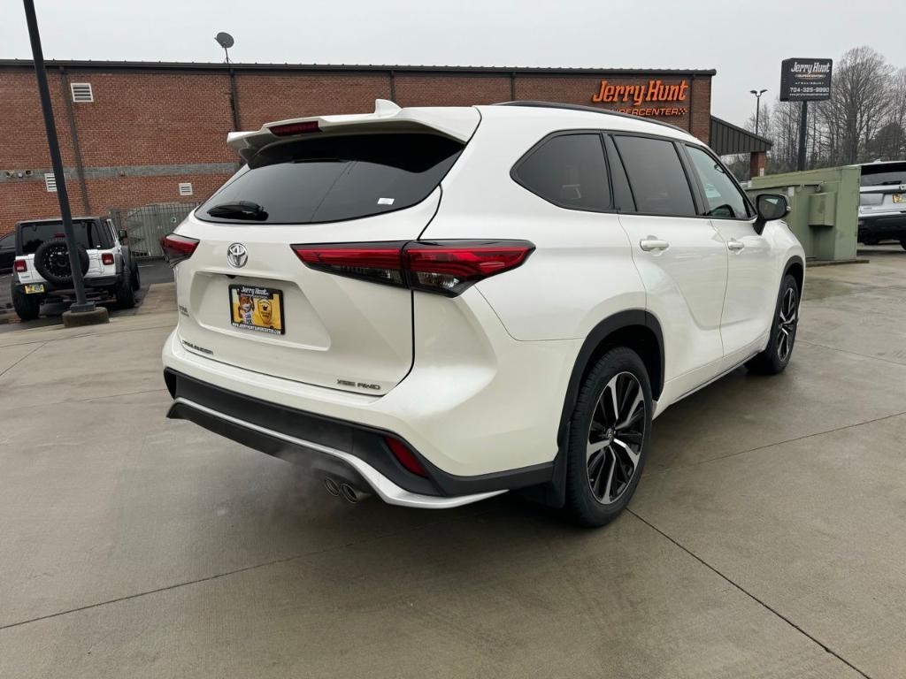 used 2021 Toyota Highlander car, priced at $35,200