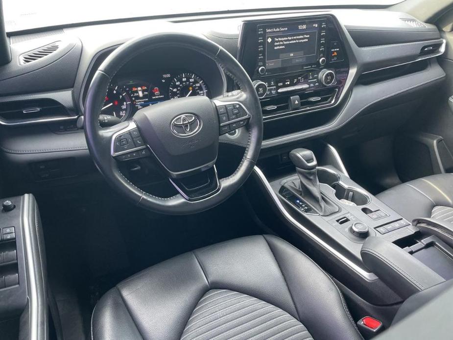 used 2021 Toyota Highlander car, priced at $33,750