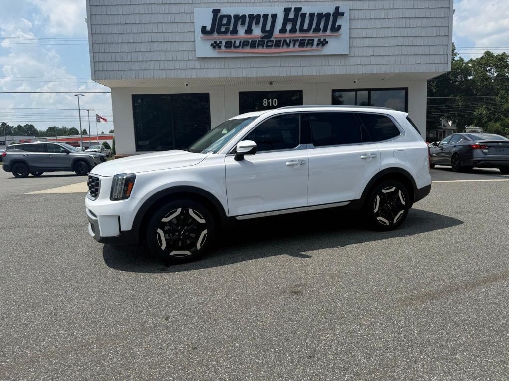 used 2023 Kia Telluride car, priced at $32,200