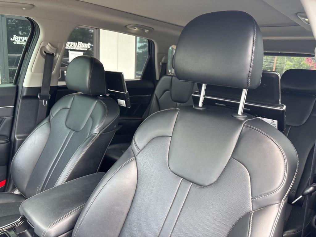 used 2021 Kia Sorento car, priced at $27,600