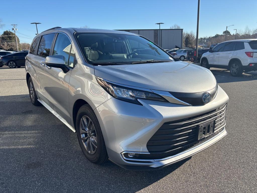 used 2023 Toyota Sienna car, priced at $39,588