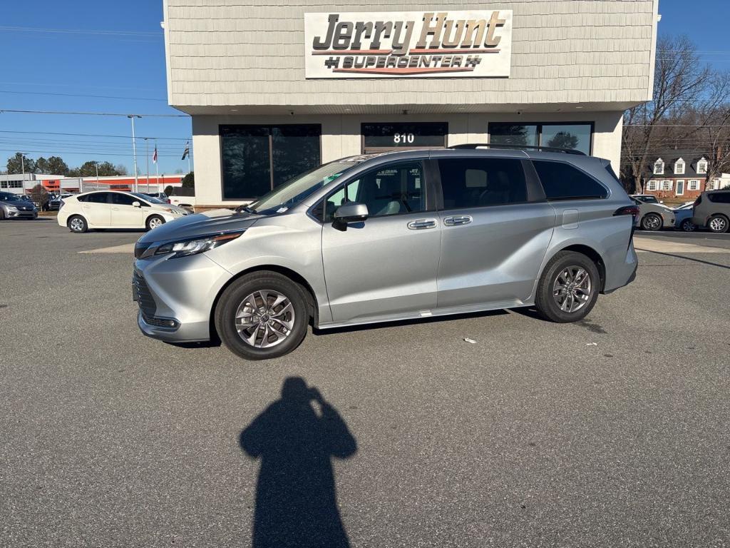 used 2023 Toyota Sienna car, priced at $39,588