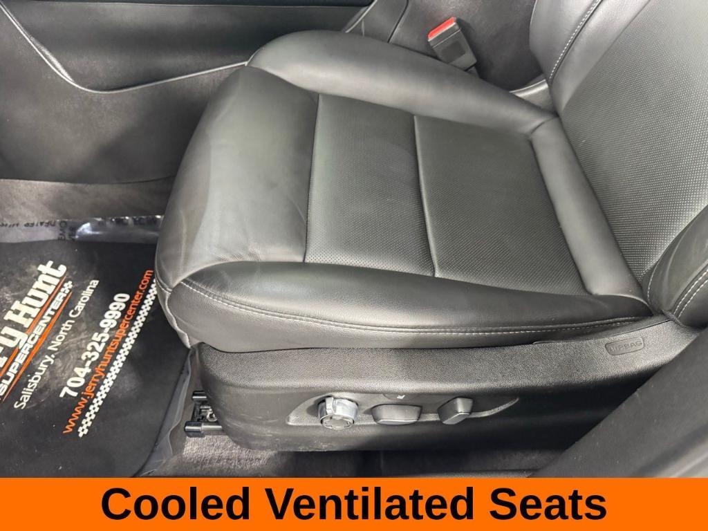 used 2025 Cadillac XT4 car, priced at $35,988