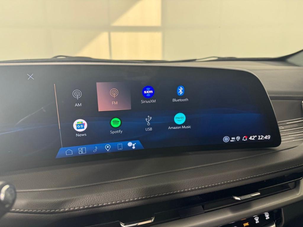 used 2025 Cadillac XT4 car, priced at $35,988