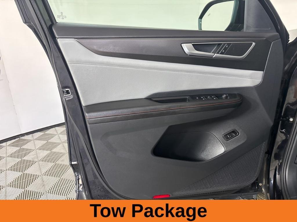 used 2024 Volkswagen Atlas car, priced at $40,900