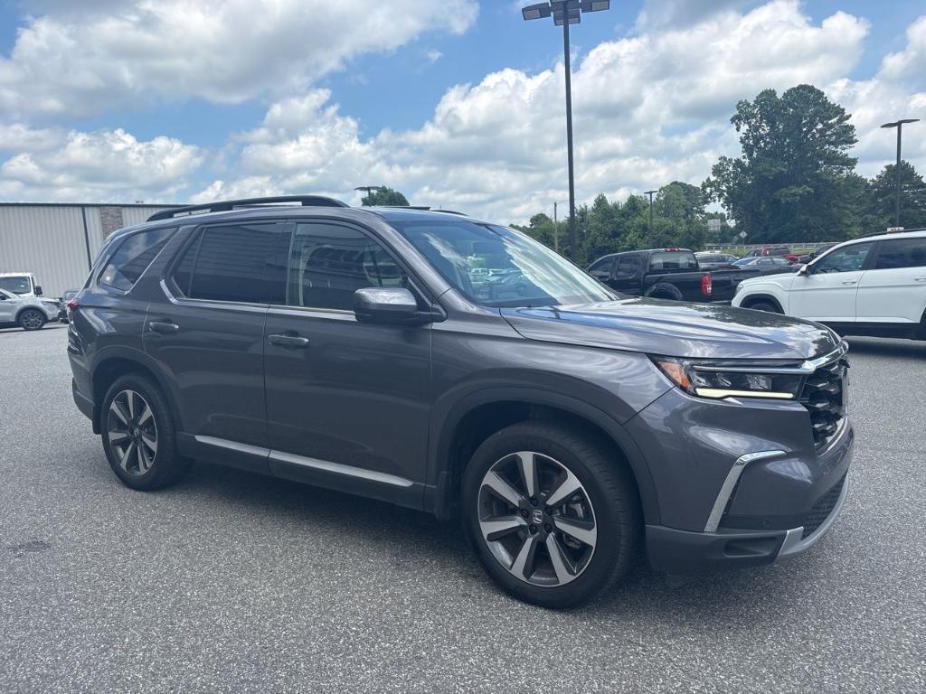 used 2025 Honda Pilot car, priced at $43,255