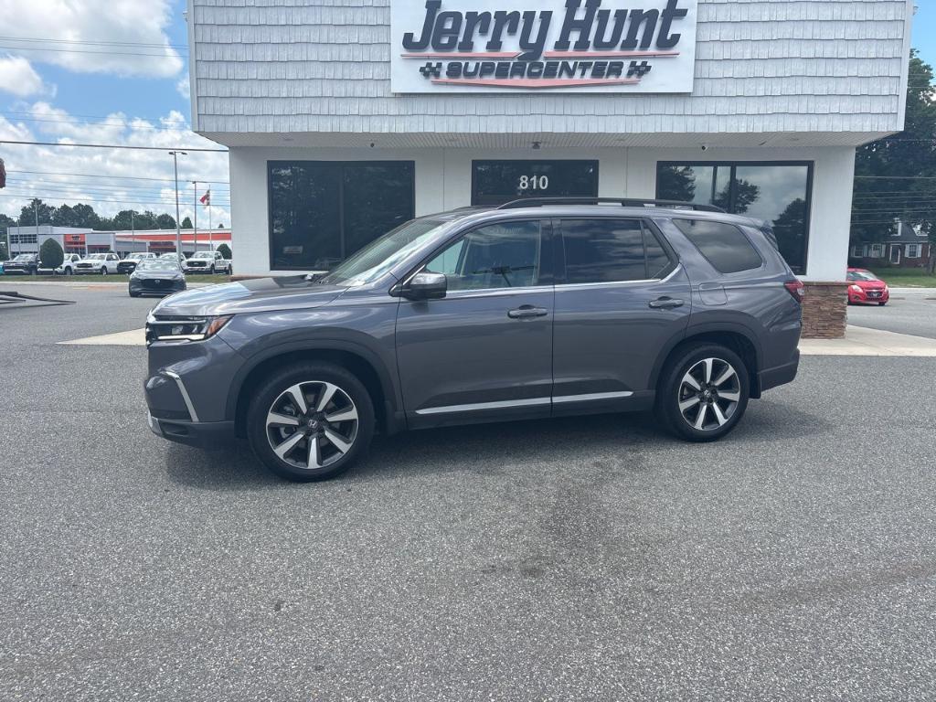 used 2025 Honda Pilot car, priced at $43,255