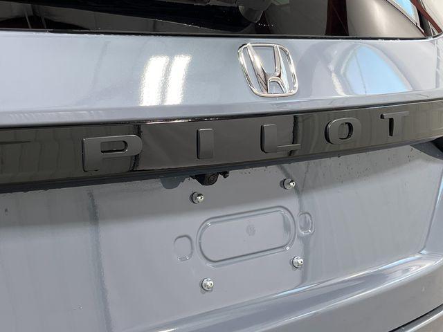 new 2025 Honda Pilot car, priced at $44,250
