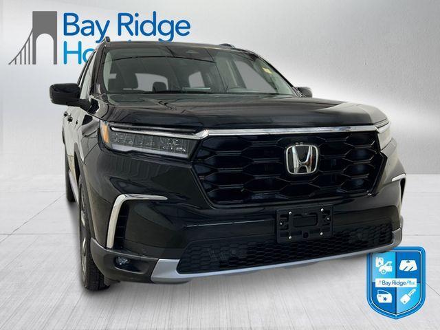 new 2025 Honda Pilot car, priced at $50,995