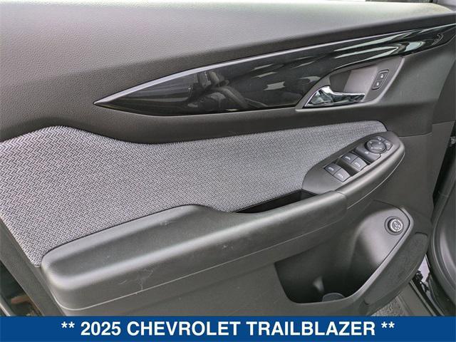 new 2025 Chevrolet TrailBlazer car, priced at $30,080