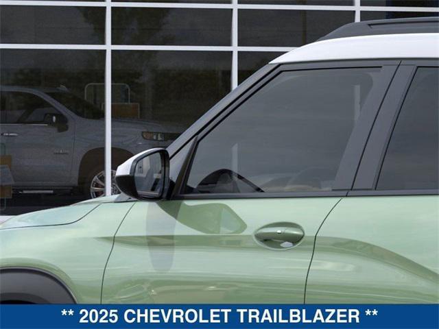 new 2025 Chevrolet TrailBlazer car, priced at $32,180