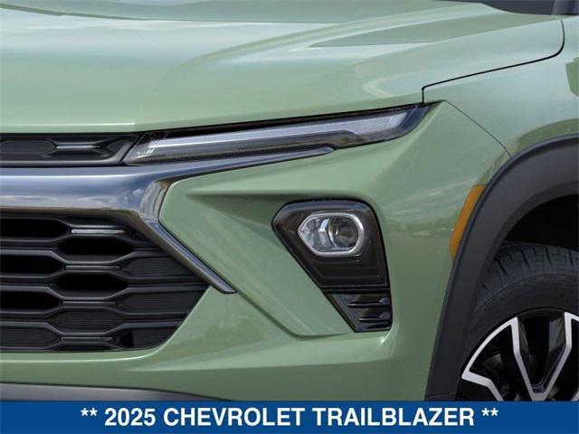 new 2025 Chevrolet TrailBlazer car, priced at $32,180