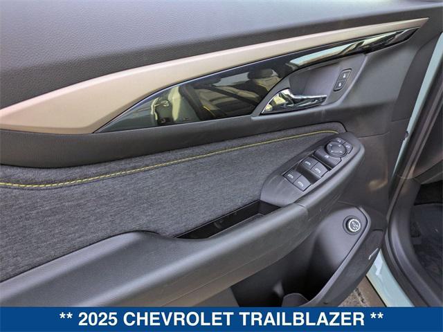 new 2025 Chevrolet TrailBlazer car, priced at $32,180