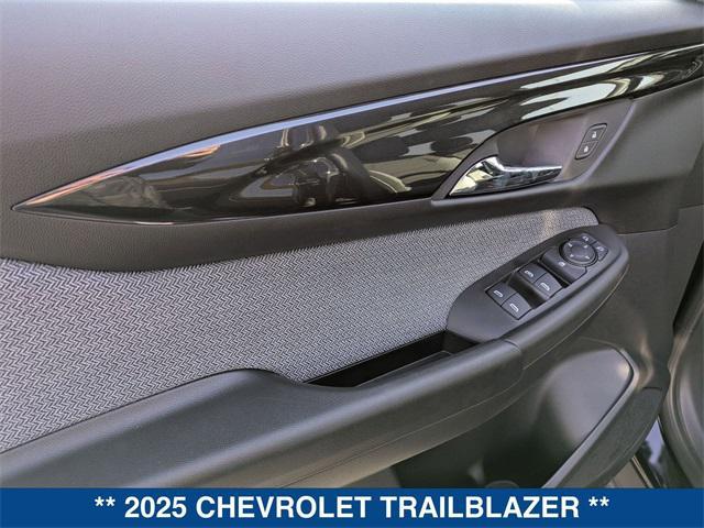 new 2025 Chevrolet TrailBlazer car, priced at $26,490