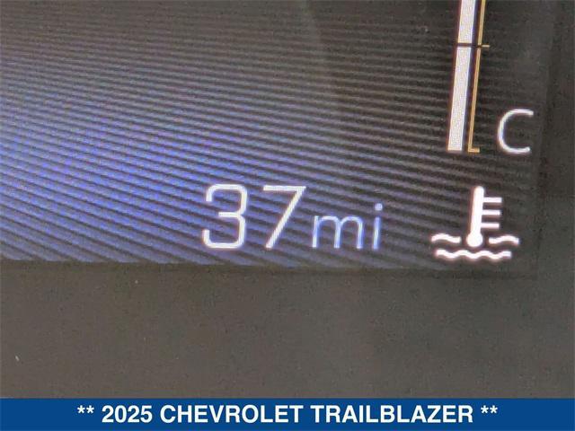 new 2025 Chevrolet TrailBlazer car, priced at $29,075